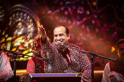 Le Concert Épique de Rahat Fateh Ali Khan: Une Nuit de Musique Soufi et de Sensations Inoubliables!