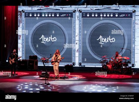  Le Concert-Spectacle Rêve Brésilien de Humberto Gessinger: Une Nuit Magique à Paris !