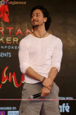  La Tournée Bollywood Rhapsody de Tiger Shroff: Une Explosion de Danse et d'Action à Paris!